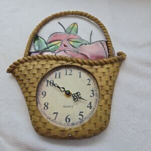VTG Resin Apple Basket Shaped Kitchen Quartz Clock ~ Works ~ Battery Powered